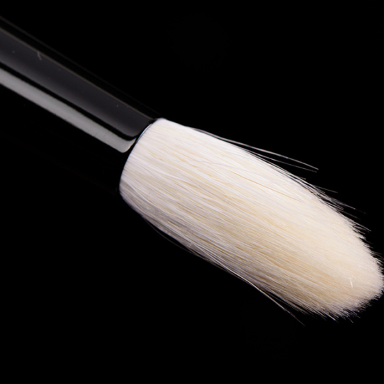 Wayne Goss Brush 17 Eye Shadow Crease Brush • Brush Review & Swatches