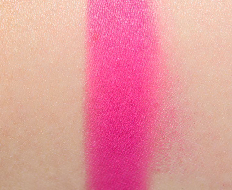 <p class="text-center">Huda Beauty Electric #6 Eyeshadow</p>