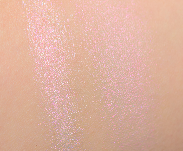 Huda Beauty Frosted Kiss Cream Highlight