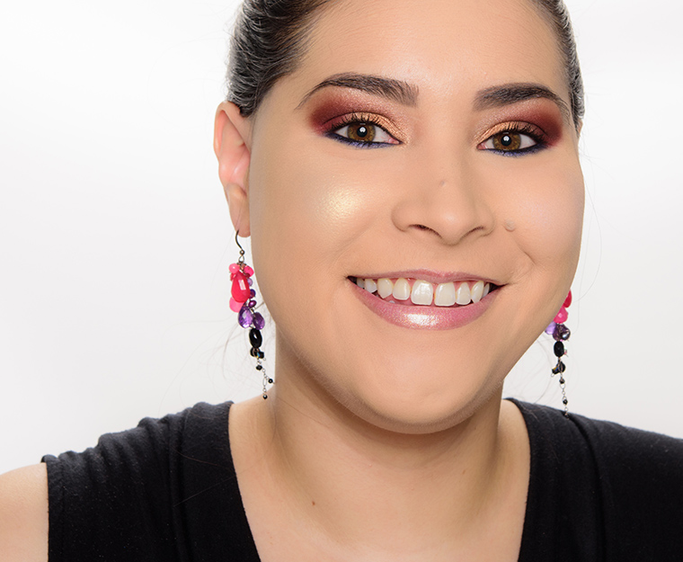Huda Beauty Northern Lights Powder Highlight