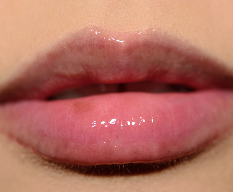 <p class="text-center">Chanel Aphrodite (792) Rouge Coco Gloss</p>