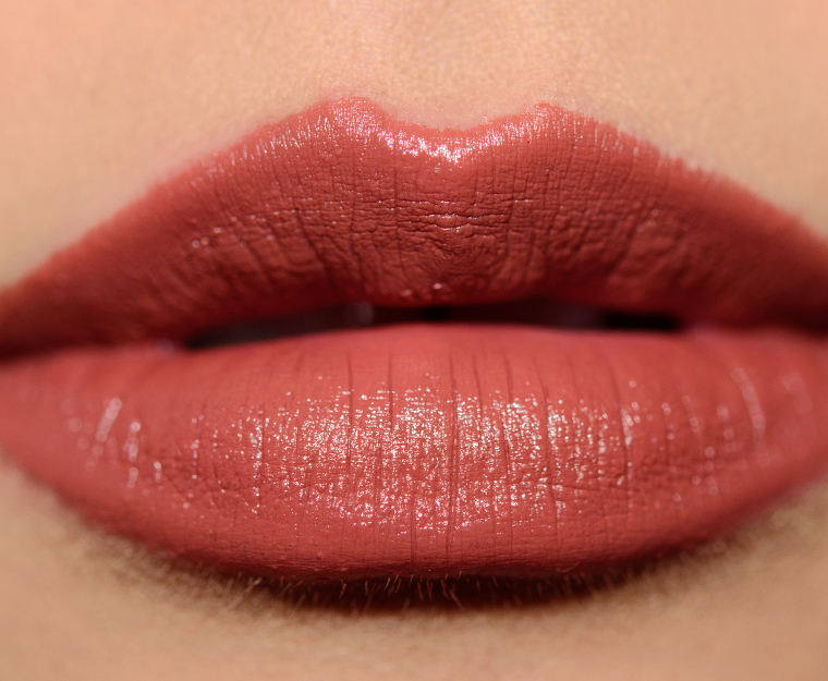 <p class="text-center">MAC MamaStarrr Lipstick</p>