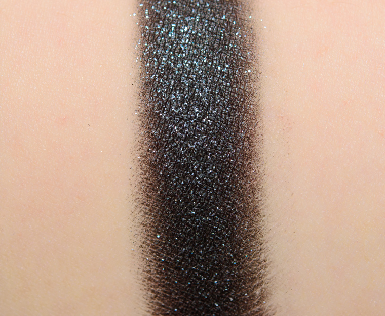 <p class="text-center">Make Up For Ever D104 Black Diamond Artist Color Shadow</p>