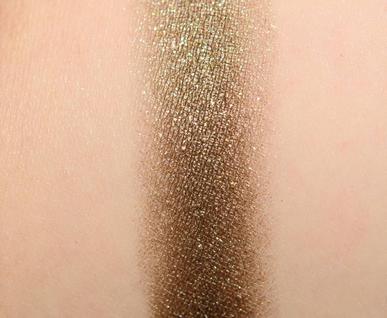 <p class="text-center">Make Up For Ever D320 Golden Khaki Artist Color Shadow</p>