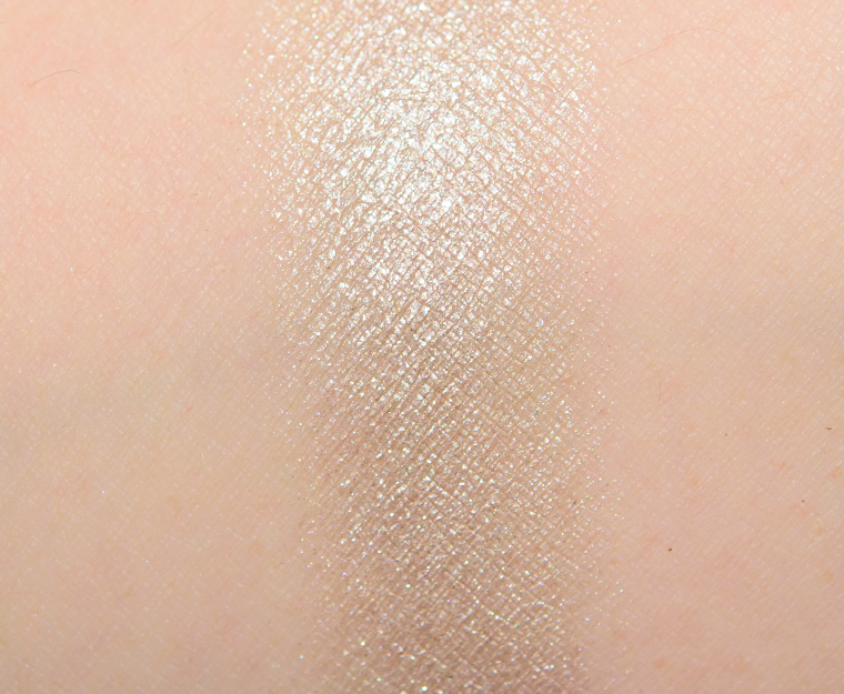 <p class="text-center">Make Up For Ever D552 Crystalline Gray Beige Artist Color Shadow</p>