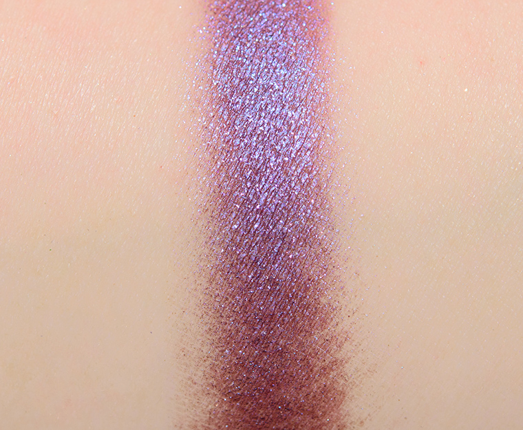 <p class="text-center">Make Up For Ever D926 Blueberry Artist Color Shadow</p>
