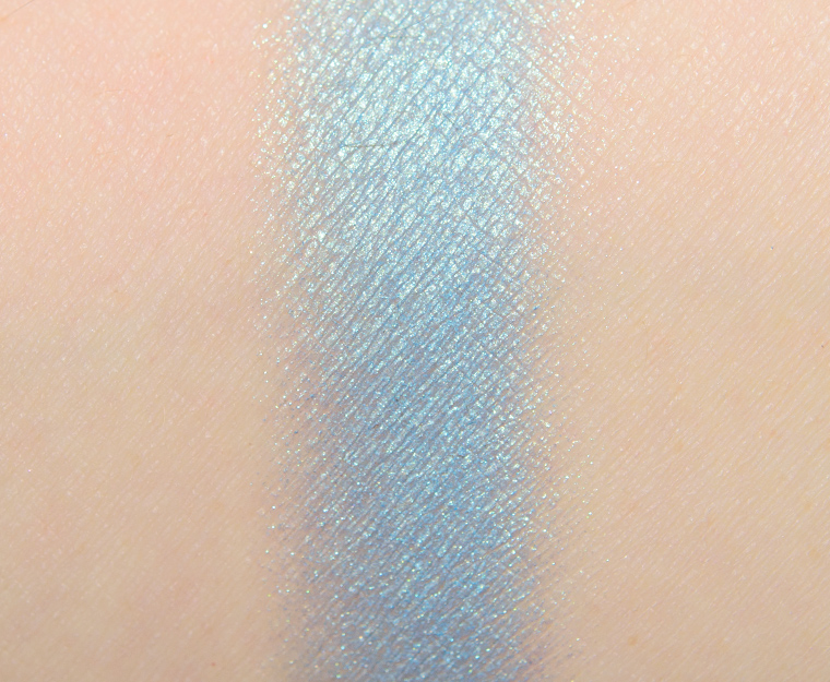 <p class="text-center">Make Up For Ever I210 Light Turquoise Artist Color Shadow</p>