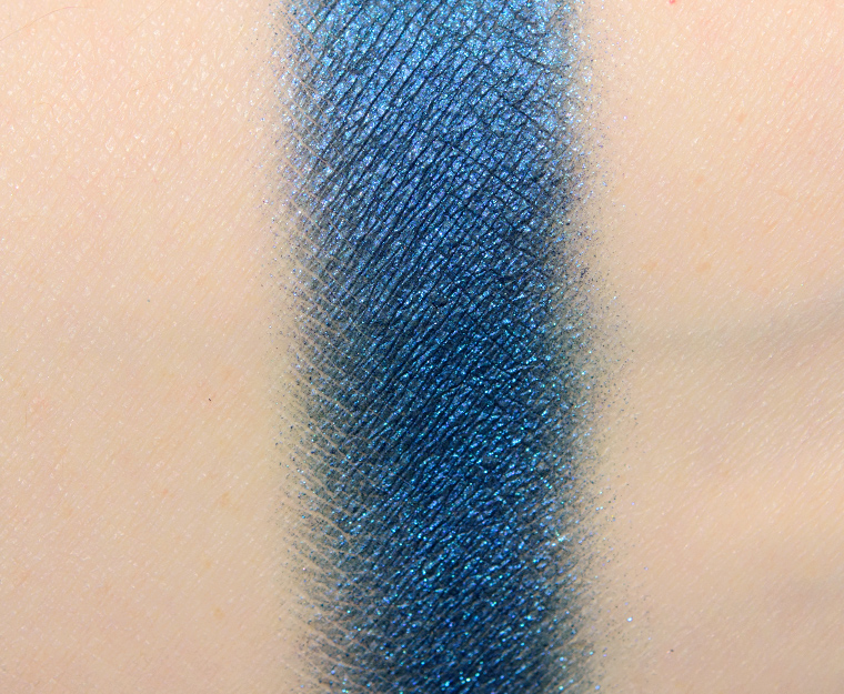 <p class="text-center">Make Up For Ever I220 Sapphire Artist Color Shadow</p>