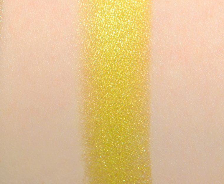 <p class="text-center">Make Up For Ever I340 Lime Green Artist Color Shadow</p>