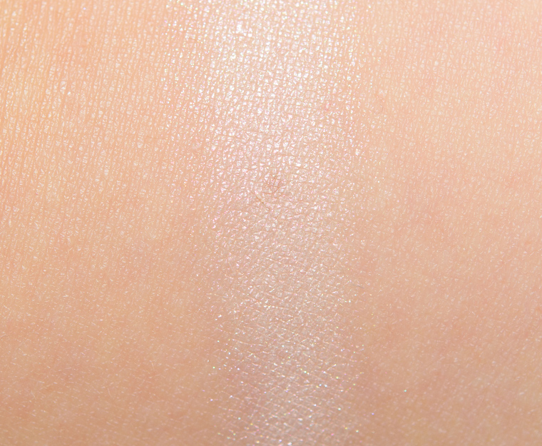 <p class="text-center">Make Up For Ever I528 Pearl Artist Color Shadow</p>