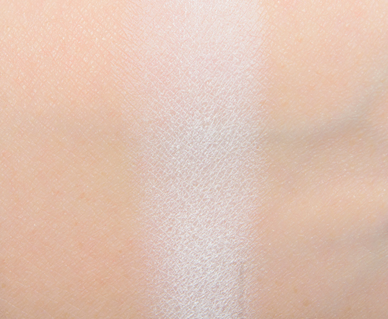 <p class="text-center">Make Up For Ever M126 Chalk Artist Color Shadow</p>