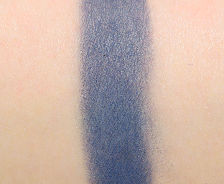 <p class="text-center">Make Up For Ever M226 Abyssal Blue Artist Color Shadow</p>