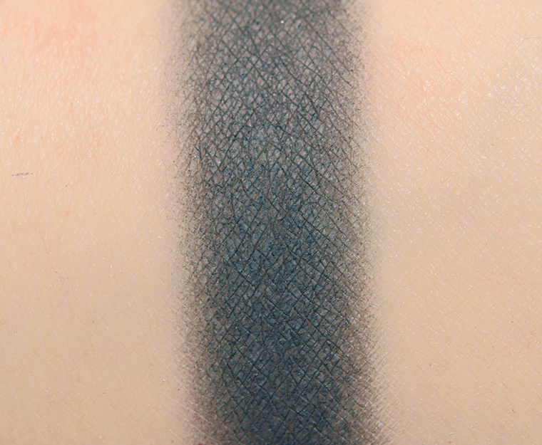 <p class="text-center">Make Up For Ever M240 Prussian Blue Artist Color Shadow</p>