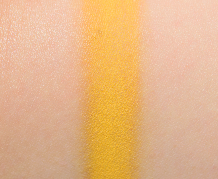 <p class="text-center">Make Up For Ever M402 Mimosa Artist Color Shadow</p>