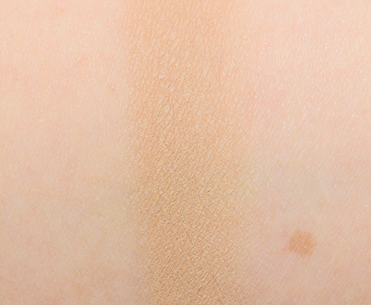 <p class="text-center">Make Up For Ever M536 Milk Tea Artist Color Shadow</p>