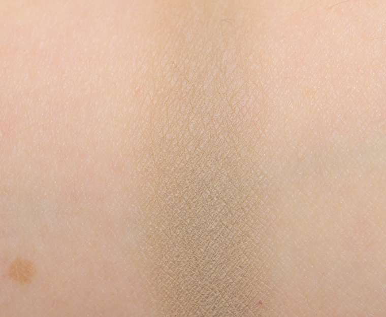 <p class="text-center">Make Up For Ever M540 Gray Beige Artist Color Shadow</p>
