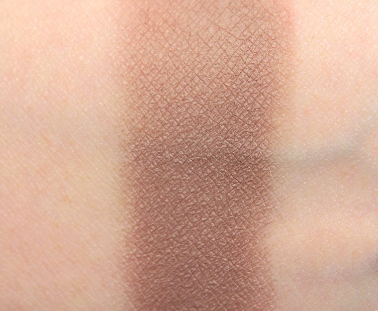<p class="text-center">Make Up For Ever M549 Dark Taupe Artist Color Shadow</p>