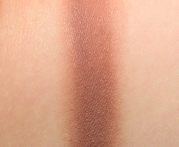 <p class="text-center">Make Up For Ever M600 Pink Brown Artist Color Shadow</p>