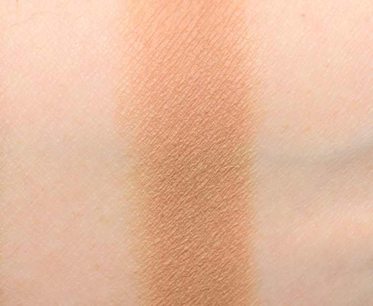 <p class="text-center">Make Up For Ever M647 Speculoos Artist Color Shadow</p>