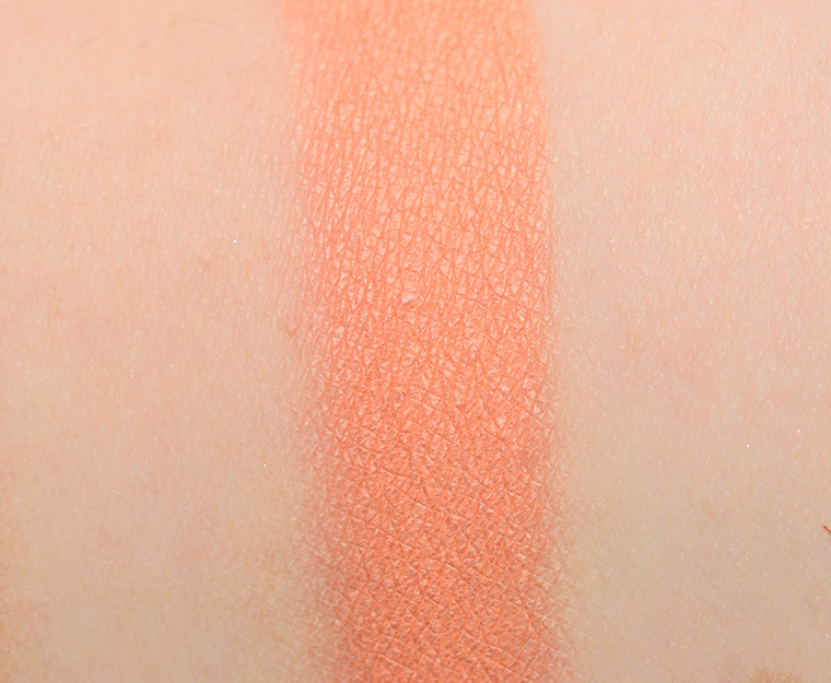 <p class="text-center">Make Up For Ever M720 Apricot Artist Color Shadow</p>