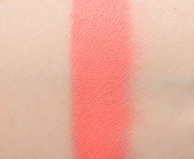 <p class="text-center">Make Up For Ever M748 Coral Artist Color Shadow</p>