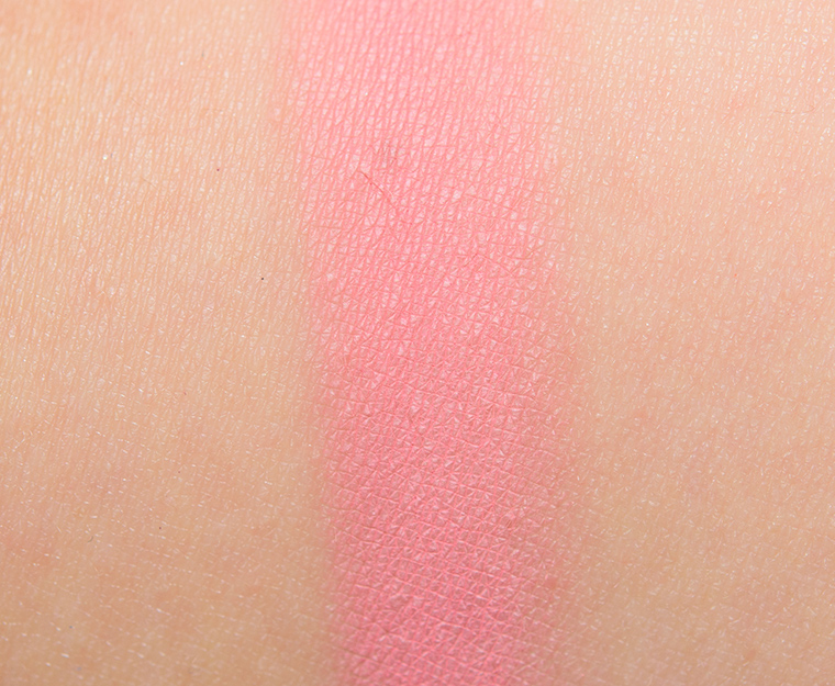 <p class="text-center">Make Up For Ever M806 Antique Pink Artist Color Shadow</p>
