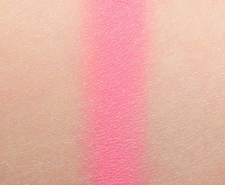<p class="text-center">Make Up For Ever M856 Fresh Pink Artist Color Shadow</p>