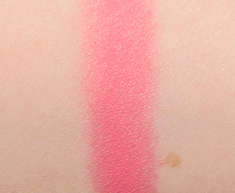 <p class="text-center">Make Up For Ever M860 Powdery Pink Artist Color Shadow</p>