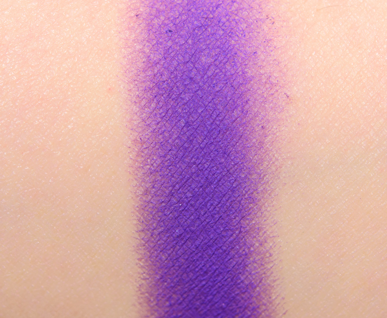<p class="text-center">Make Up For Ever M924 Purple Artist Color Shadow</p>