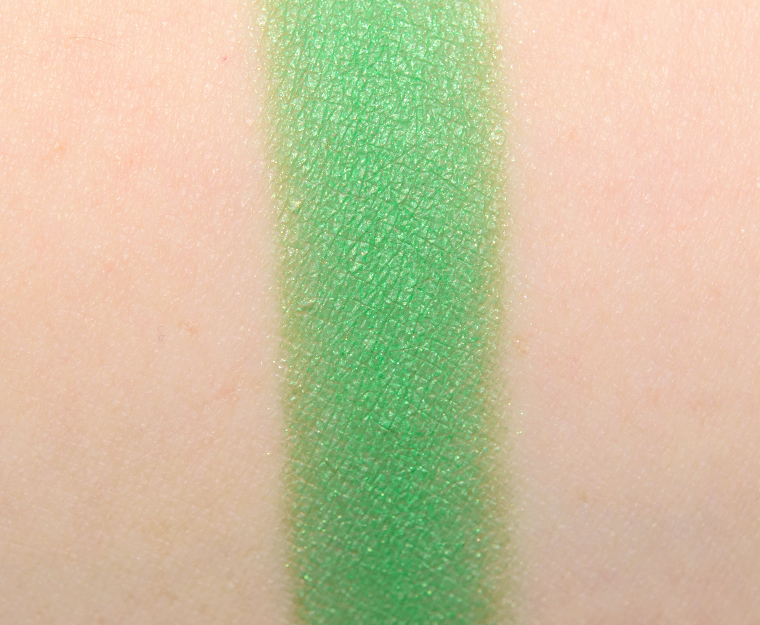 <p class="text-center">Make Up For Ever S312 Mint Green Artist Color Shadow</p>