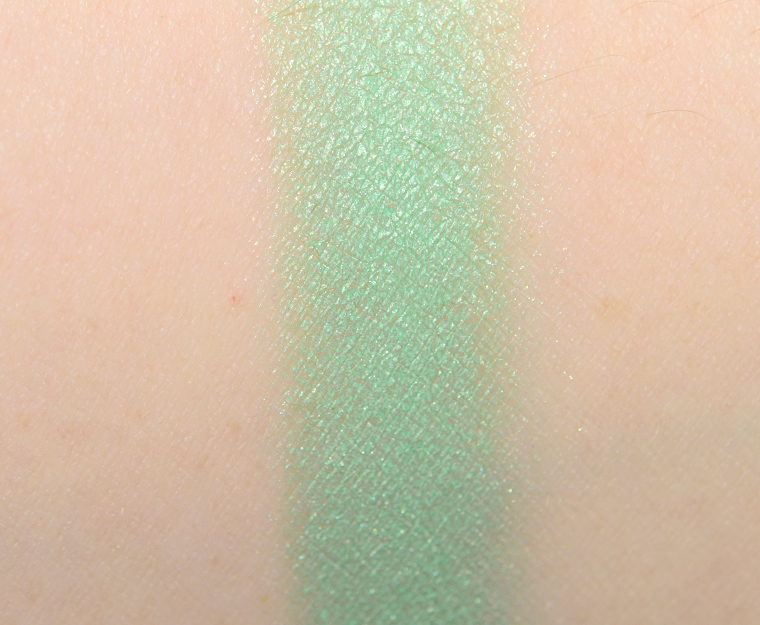 <p class="text-center">Make Up For Ever S314 Nile Green Artist Color Shadow</p>