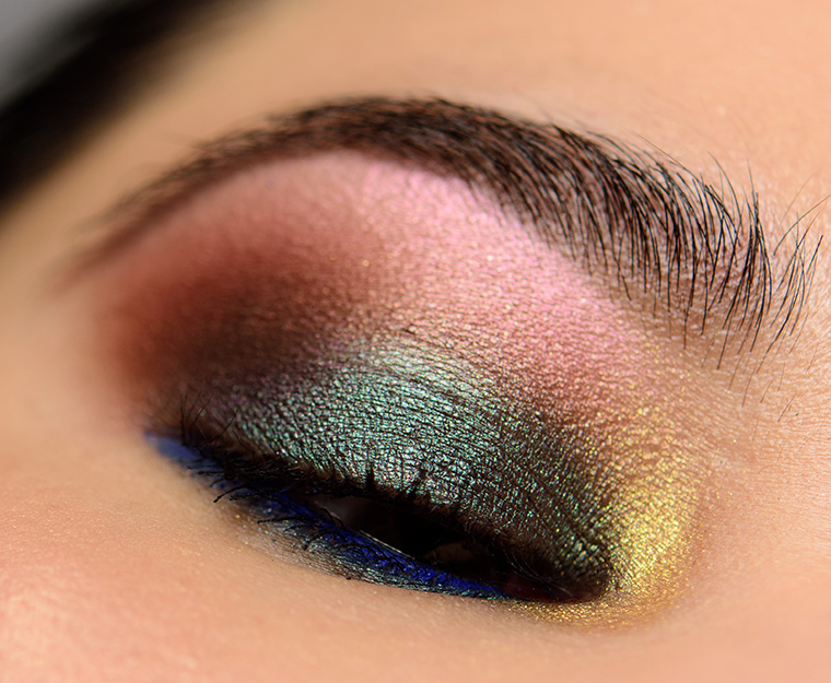 Fyrinnae & Buxom | < a href="https://www.temptalia.com/looks/a-smoldering-green-bronze-eye-look-featuring-fyrinnae/">Look Details, Low light, f/5.6