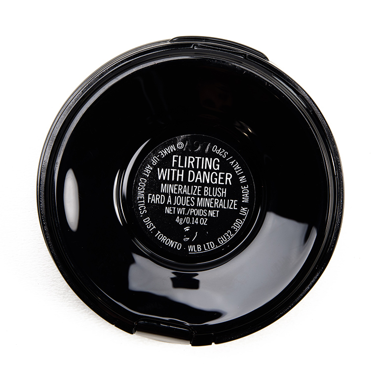 MAC Flirting with Danger Mineralize Blush