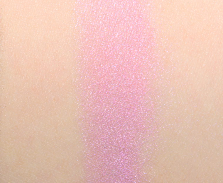 MAC Pout Eyeshadow