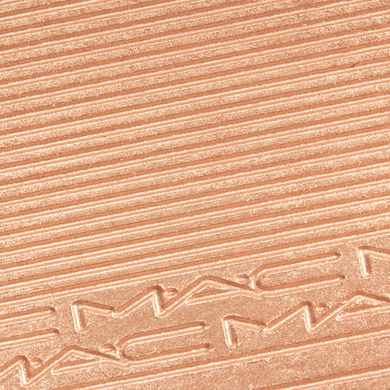 MAC Whisper of Gilt Extra Dimension Skinfinish
