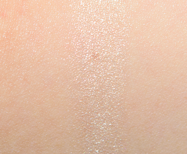 <p class="text-center">MAC Dust Off Eyeshadow</p>