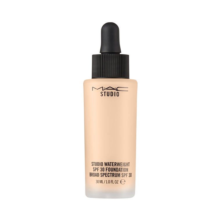 MAC NC15 Studio Waterweight SPF 30 Foundation
