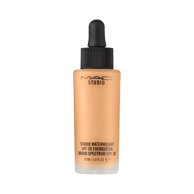 MAC NC42 Studio Waterweight SPF 30 Foundation
