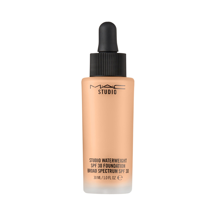 MAC NW22 Studio Waterweight SPF 30 Foundation