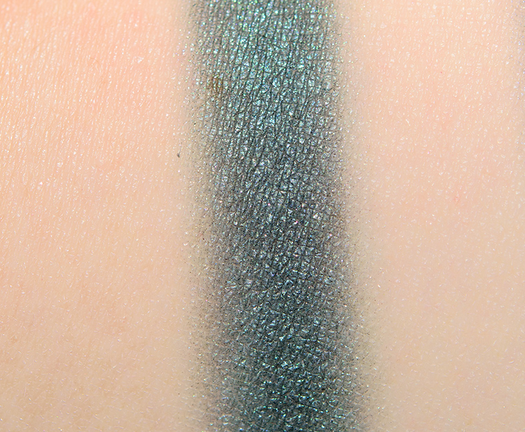 <p class="text-center">NABLA Cosmetics Babylon Just Pearl Eyeshadow</p>