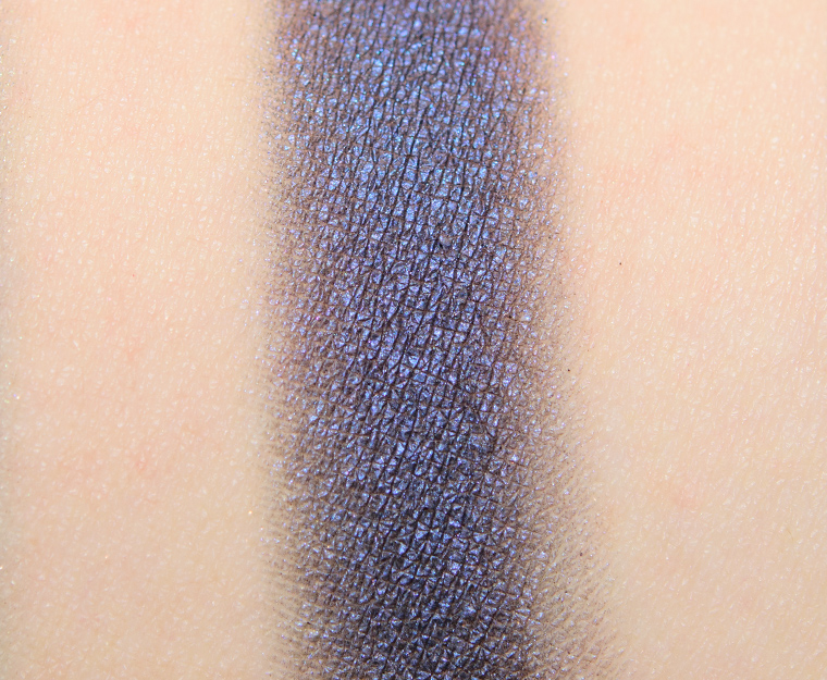 <p class="text-center">NABLA Cosmetics Baltic Just Pearl Eyeshadow</p>