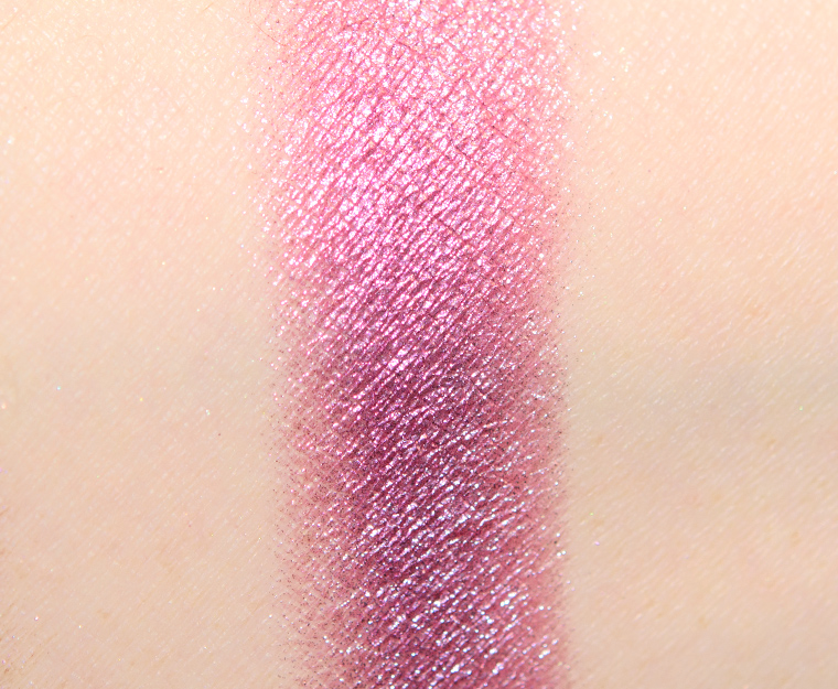 <p class="text-center">NABLA Cosmetics Calypso Just Pearl Eyeshadow</p>