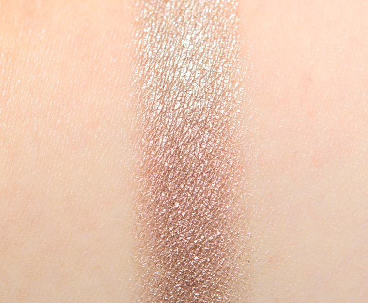 <p class="text-center">NABLA Cosmetics Chemical Bond Just Pearl Eyeshadow</p>
