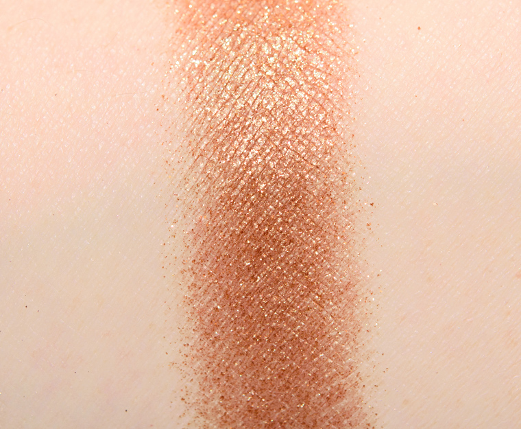 <p class="text-center">NABLA Cosmetics Danae Top Coat Wet & Dry Eyeshadow</p>