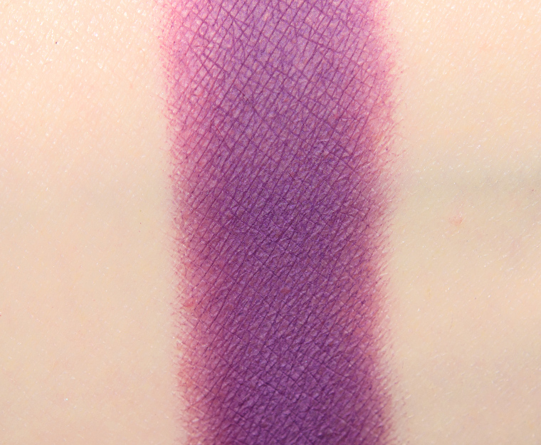 <p class="text-center">NABLA Cosmetics Eresia Super Matte Eyeshadow</p>