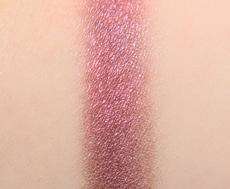 <p class="text-center">NABLA Cosmetics Juno Moon Just Pearl Eyeshadow</p>