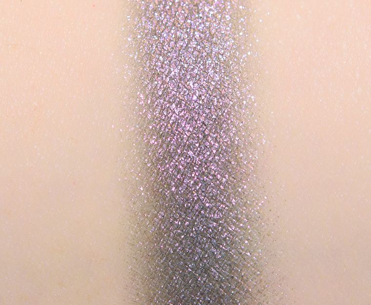 <p class="text-center">NABLA Cosmetics Selfish Top Coat Wet & Dry Eyeshadow</p>