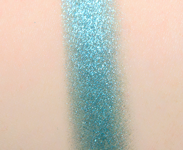 <p class="text-center">NABLA Cosmetics Virgin Island Top Coat Wet & Dry Eyeshadow</p>