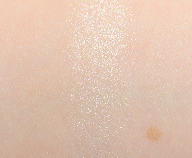 <p class="text-center">Milani Diamonds and Pearls Eyeshadow</p>