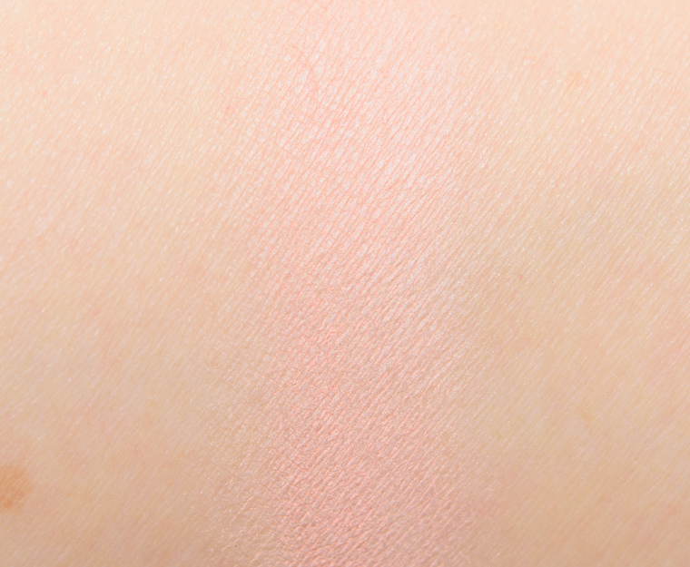 <p class="text-center">Huda Beauty Ruby #1 Eyeshadow</p>